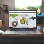Ordinateur portable affichant un site internet de cuisine