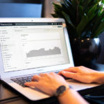 Image d'un ordinateur ouvert sur la Google Search Console