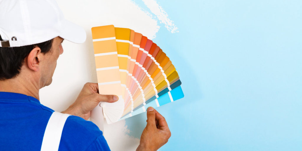 Un set de couleurs devant un mur coloré (palettes)